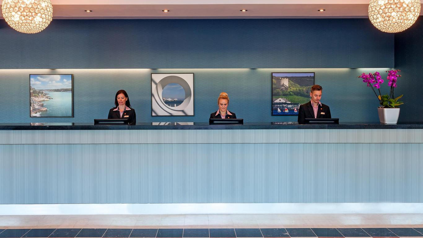 ليوناردو هوتل بليماوث