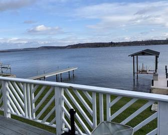Bayside House in Fair Haven with Boat Dock - Sterling - Outdoors view