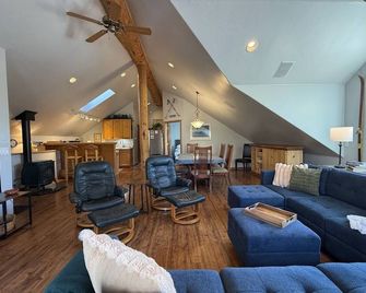 Unwind at Lookout Retreat - Your Mountain Escape near Sun Valley - Bellevue - Sala de estar