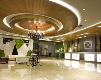 Whiz Prime Hotel Kelapa Gading - ג'קרטה - לובי