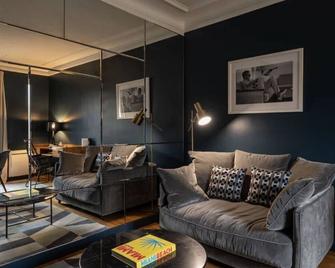 Cosy apartment in the heart of Neuilly-sur-Seine - Neuilly-sur-Seine - Living room