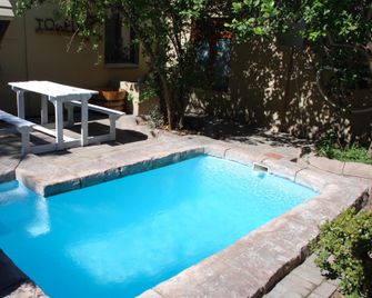 86 on Langenhoven Bed & Breakfast - Oudtshoorn - Piscina