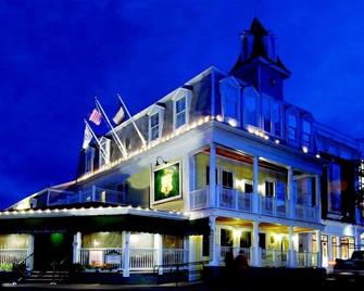 The Crown and Anchor Inn - Provincetown - Building