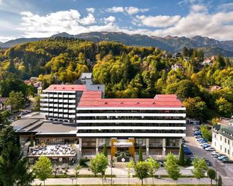New Montana - Sinaia - Building