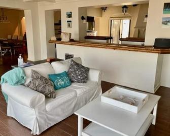 Ocean View Estate - Marina del Rey - Living room