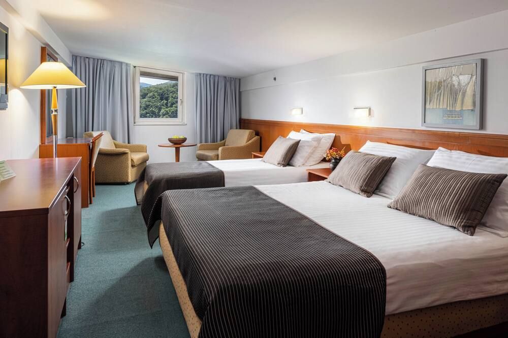 Hotel Jezero - Plitvice Lakes National Park - פליטביצ'קה יזרה - חדר שינה