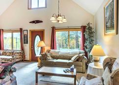 Marble Hideaway Cabin with Mountain Views and Deck! - Carbondale - Vardagsrum