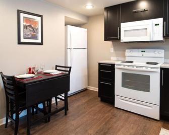 The Lewis House - Laramie - Kitchen