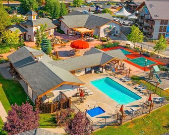 Snowstorm Studio on Icicle Village - Leavenworth - Bể bơi