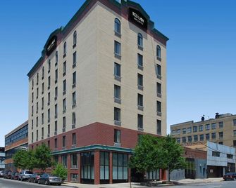 Crescent Hotel - Queens - Edificio