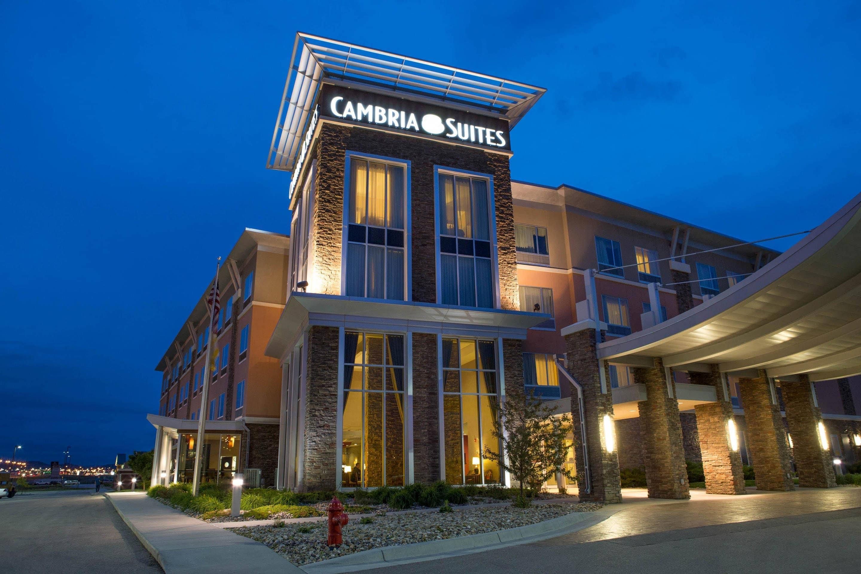 Cambria Hotel Rapid City near Mount Rushmore - ראפיד סיטי - בניין