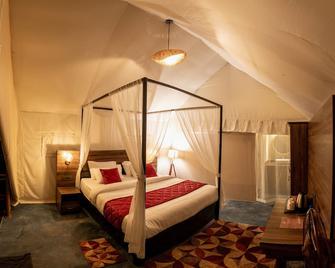 Redberry's Luxury Stay - Somvārpet - Bedroom