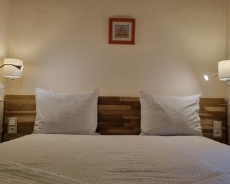 Margarida Guest House - Almada - Bedroom