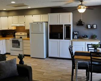 Warm & Welcoming Townhome in Gillette - Gillette - Kitchen