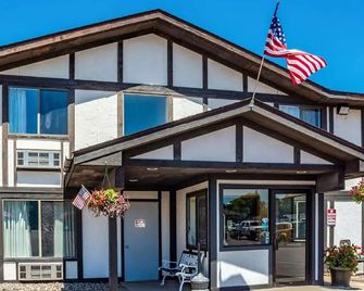 Magnuson Hotel Ironwood - Ironwood - Building
