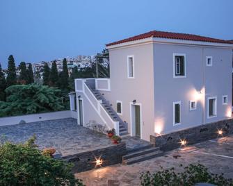 Saint Louis - Andros - Будівля