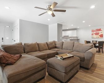 New construction duplex, clean & comfortable 1075 - Twin Falls - Living room
