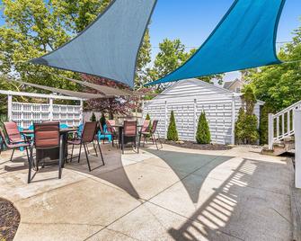 Downtown Charmer With Amenities Galore, Upper - Grand Haven - Patio