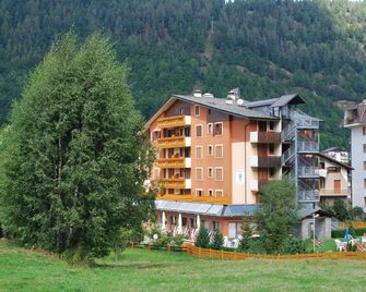 Hotel Derby - Aprica - Edificio