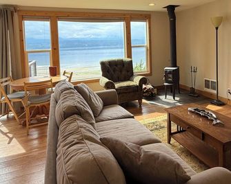 Pristine Olympic Mountains and Hood Canal views from waterfront cottage - Poulsbo - Sala de estar