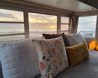 Maggie At The Beach - 1973 Vintage Rv - Port Lavaca - Living room