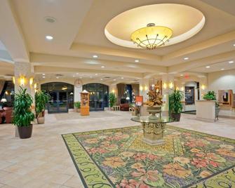 Holiday Inn & Suites North Vancouver - North Vancouver - Lobby