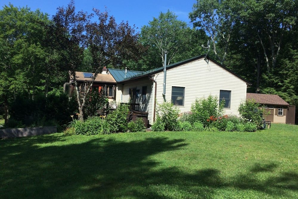 Fall/Winter Mountain Spa Nature Retreat with 15 Acre Trail System