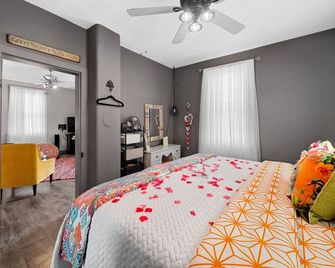 Private Guest House-Hermann Mo - Hermann - Bedroom