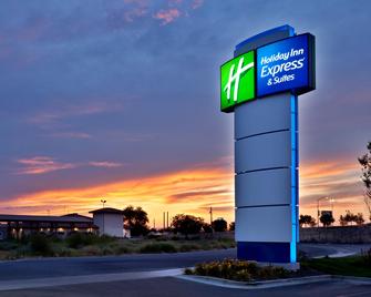 Holiday Inn Express & Suites Ontario - Ontario - Gebouw