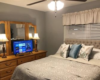 Conveniently Accommodating Minutes to town - Fuquay-Varina - Habitación