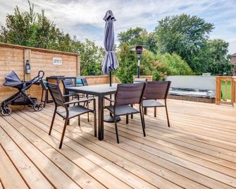 3Bedroom 3bath &Office, kids party, playground, onsite storage/opt, pet friendly - Bradford West Gwillimbury - Pátio