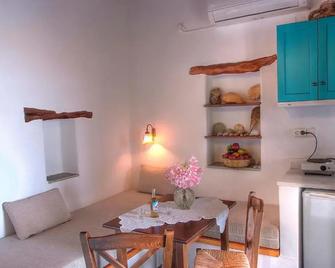 Pano Gitonia - Aegiali - Comedor