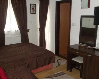 Hotel Manastir Berovo - Berovo - Bedroom