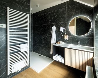 La Villa des Fleurs - Spa - Bathroom