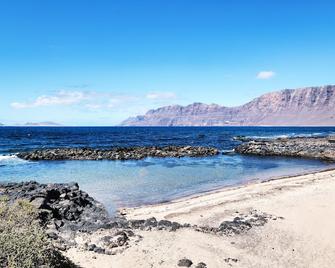 Karma Famara 2 25m del mar - Caleta de Famara - Beach