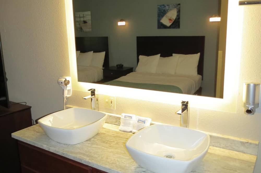 Edgewater Hotel and Suites - Put-in-Bay