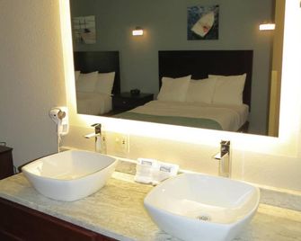 Edgewater Hotel and Suites - Put-in-Bay