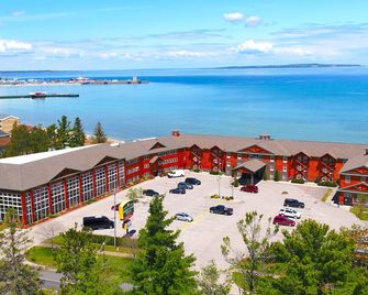 Bridge Vista Beach Hotel And Convention Center - Mackinaw City - Edificio