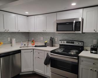 Boston's Finest New Renovated Apartment - Boston - Kitchen