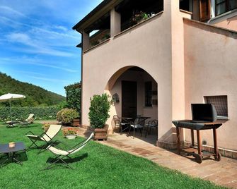 Apartment Berries (Agriturismo Il Corniolo) - Corciano - Patio