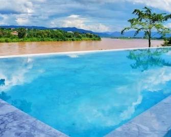 Chiangkhong Teak Garden Riverfront Hotel - Chiang Khong - Piscina