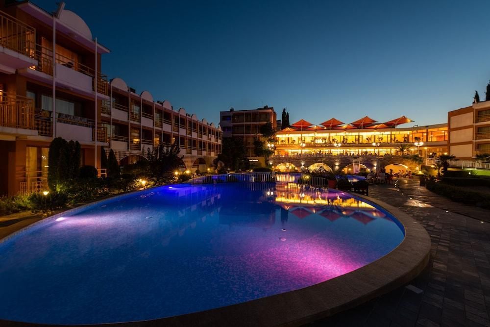 نيسيبار بيتش