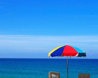 Micky Monkey Beach Hotel Phuket Maikhao Thailand - Mai Khao - Strand