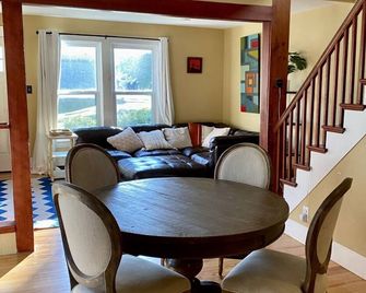Private house, walking distance to downtown - Saratoga Springs - Restaurant