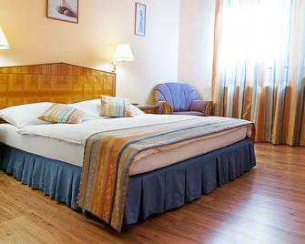 Wellness Hotel Kolstejn - Branná - Bedroom