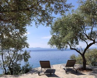 Private beach seaside house - Kato Gatzea - Patio
