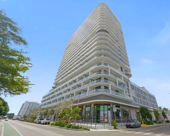 Nok Fantastic 1 Br Den in Miami - Miami Beach - Building