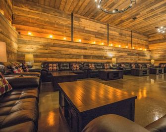 Hilltop Castle - Beach Lake - Lounge