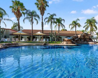 Quality Resort Siesta - Albury - Piscina