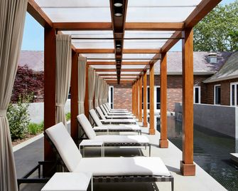 Brassey Hotel - Barton - Patio